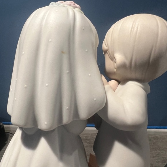 Precious Moments
| Give You My Love Forever True
© 1994 Precious Moments Inc. - Picture 4 of 5